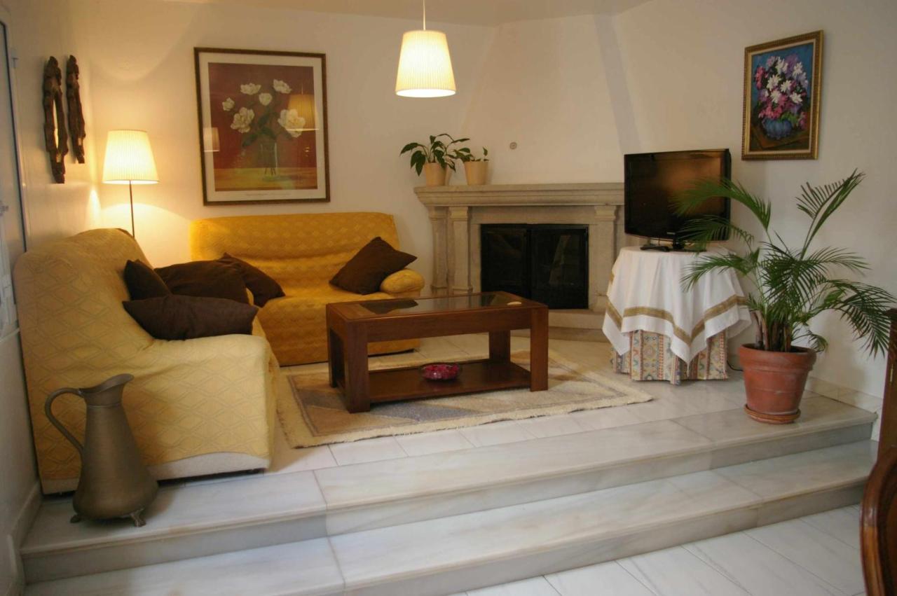 Vivienda Tradicional Con Jardin Y Patio Interior Villa บียานูเอบา เด อาโรซา ภายนอก รูปภาพ